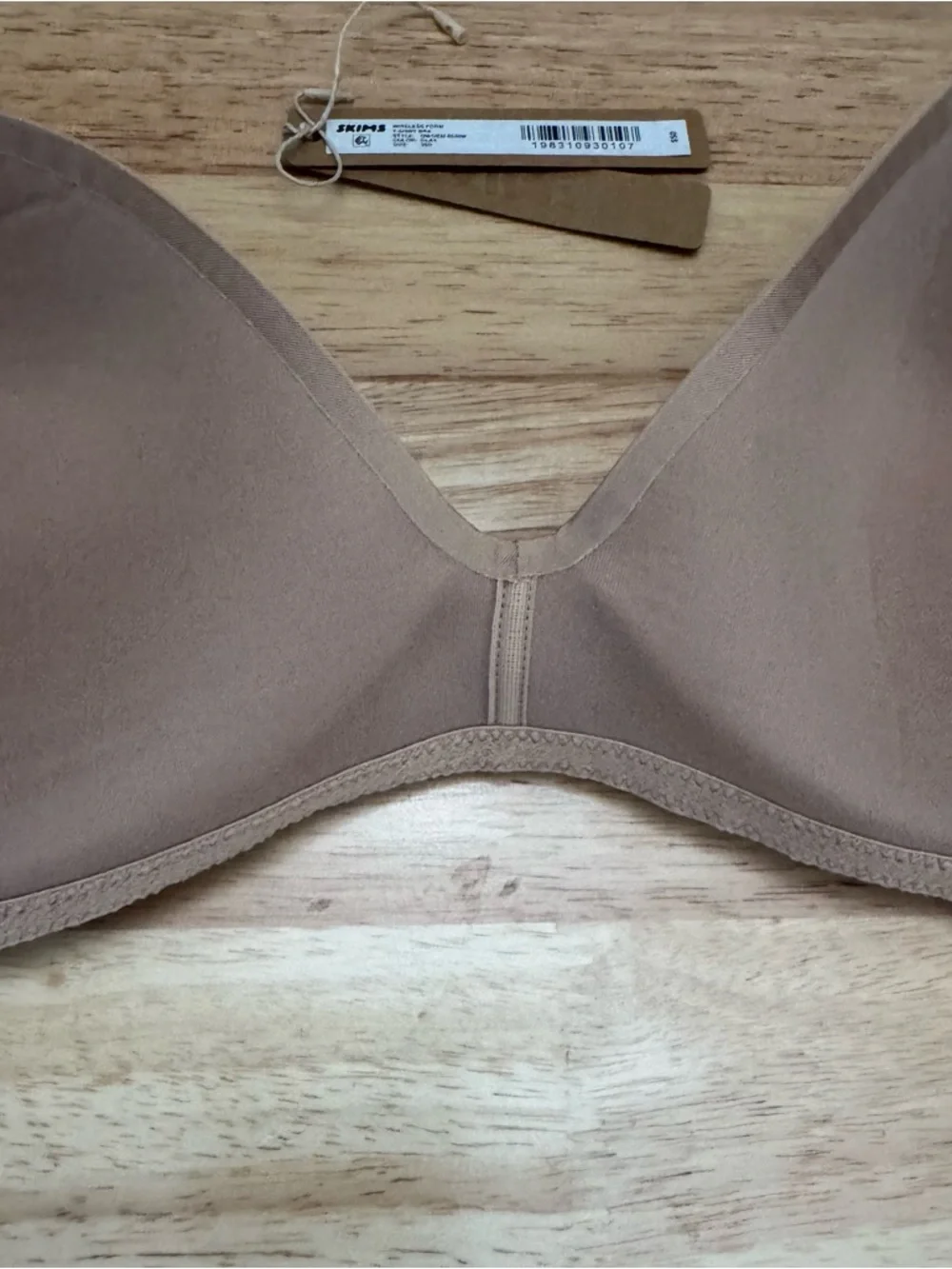 SKIMS Clay Wireless Form TShirt Bra - Picture 8 of 9
